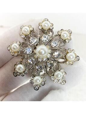 Silver Snowflake Brooch, Woman Fashion Brooch